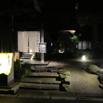 割烹 新多久 - 夜の風景