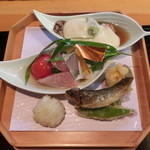 米倉 - 13.7月　前菜　（牛網焼き胡麻豆腐、煮浸し、天ぷら、生姜饅頭）