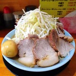 ラーメン 盛太郎 - チャーシュー麺（野菜マシマシ、ニンニク、薄味）950円