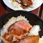 Attaka Ohashi Dainingu Kumagai - ジャンボロースステーキ丼。取り分けちゃい事後報告状態ですみません(T_T)