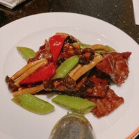龍天門 - 和牛肉の黒ニンニク炒め