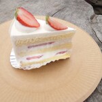 200714161 - 苺のショートケーキ（691円飲食税込）