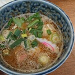 麺屋 わおん - スープ  とんこつはそんなに主張していない  柔らかい味