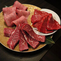 SATOブリアン 本店 - ・特上厚切り牛タン
                ・特選赤身肉（カイノミ）
                ・厳選厚切りハラミ