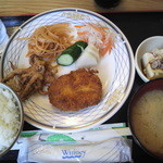 ごはん畑 - 牛肉コロッケとイカ下足揚げ定食