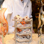 Robatayaki Ibushigin - 魚を焼いているところ