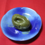 シャトレーゼ - 料理写真:手摘みよもぎの草餅 108円