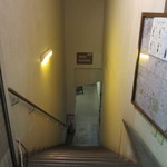 バー・バーンズ - この階段の先です