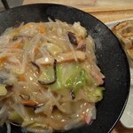 Harachanpon - 皿うどん・並（ランチ野菜増）餃子4個クーポン利用