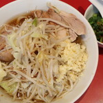 ラーメン二郎 - ラーメン半分＋ニンニク＋青ネギ