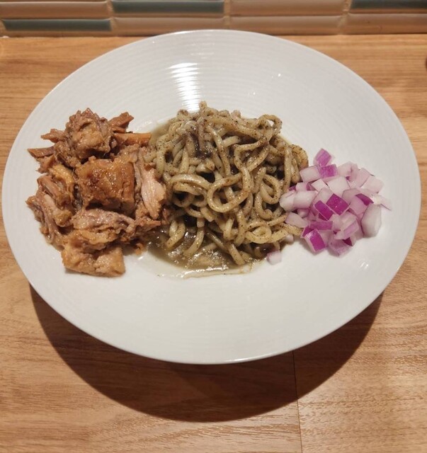 煮干しページ 魚べい❌麺や絶豚 麺やゼットン監修 