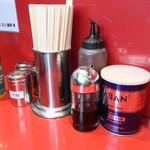 ラーメン二郎 - 卓上調味料