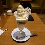 ミルク&パフェ よつ葉ホワイトコージ 札幌ステラプレイス店 - 