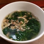 キッチン ブルー グローブ - ほうれん草スープのアップ