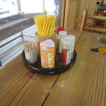 木つつ木茶屋 - 卓上の調味料
