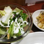 キッチン ブルー グローブ - サラダ、お新香のアップ