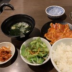 元氣七輪焼肉 牛繁 - 鶏肉と豚肉の競演