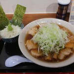 麺とおばんざいとお酒のお店 佳什 - ラーメンと海苔わさびご飯