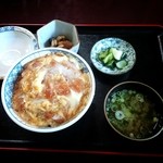 梅の家 - かつ丼　980円