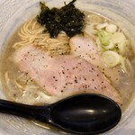 唯一無二のらぁ麺専門店 イ袋ワシづかみ - 強しょっつる系煮干しブラック