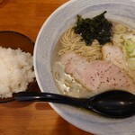 唯一無二のらぁ麺専門店 イ袋ワシづかみ - 強しょっつる系煮干しブラック