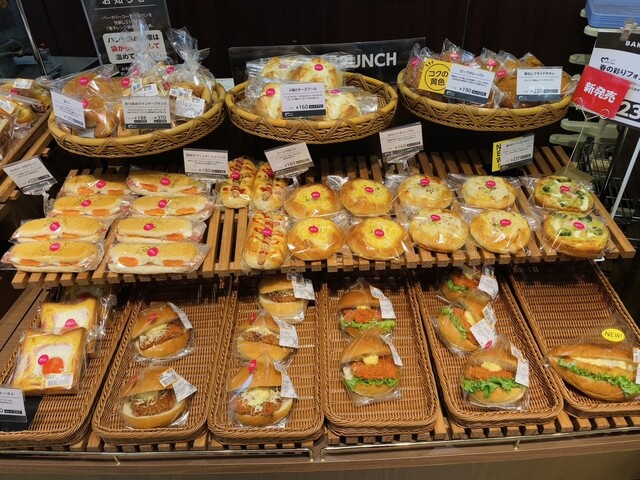 モンペリエ ヨークベニマル河北店（Montpellier） - さくらんぼ東根（パン）の写真