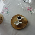 ZakkaCafe Rose House - テーブルクロスもローズ柄