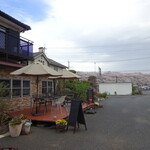 ZakkaCafe Rose House - お店の向こうはもう、権現堂桜堤