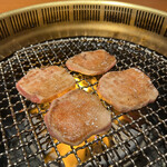 Yakiniku Horumon Sansuien - 