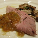 トラットリア・アルベロ - 千葉県産もち豚の低温ロースト　キノコ添え