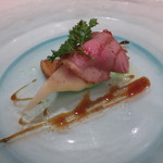 トラットリア・アルベロ - アミューズ　自家製の鴨ハムとイチジク　シェリービネガーソース
