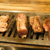 黒毛和牛ヘレ肉専門店 炭火焼肉 りきちゃん 北浜店 - シャートーブリアン(黒毛和牛)を焼いているところ2