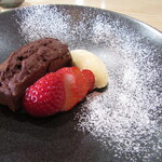 Ryoriya Takashima - 西区の苺（おいCベリー） アーモンドチョコレートパウンドケーキ 生姜のアイス