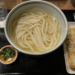 うどん処 重己 - 『かけ（冷）』750円＋『鯛ちくわ天』180円