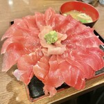 Maguro Goya Honten - はみだし丼