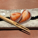 鮨 三心 - いちご大福