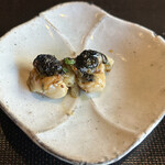 鮨 三心 - とり貝　きも　木の芽焼き