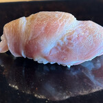 鮨 三心 - まぐろ　蛇腹