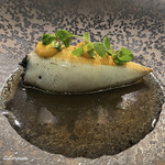 カーサ・デル・チーボ - 槍烏賊のイカ墨リゾット詰めを槍烏賊のブロードとともに