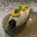 カーサ・デル・チーボ - 槍烏賊のイカ墨リゾット詰めを槍烏賊のブロードとともに