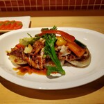 7FUKU - 剣先イカと新玉ねぎのソテー〇〇バターソース(何とか油)