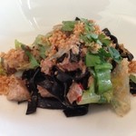 イル プレージョ - イカスミを練りこんだタリアテッレ　マグロのホホ肉、レタス、モッリーカ