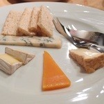 La Dame Aux Camelias - チーズ盛り合わせハーフサイズ700円