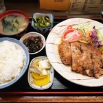 三和 - ポークソテー定食　1300円