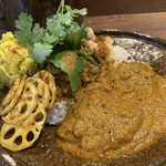 LAMP - 3種curryのうちポークビンダルーとキーマの2種