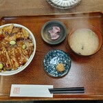 蝦夷前そばと豚丼 北堂 - 豚丼