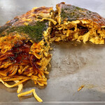Okonomiyaki Mitchan Sohonten - イカ天そば肉玉子焼き