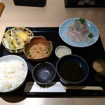 季節料理 舞 - 本日のおすすめ（平目刺身）