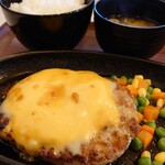 ハンバーグ＆カレー専門店 919 - ゴーダとチェダーのチーズバーグ950円