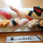 Yayoi Zushi - 特選握り¥2,500(お味噌汁つき)。海老うまぁ。